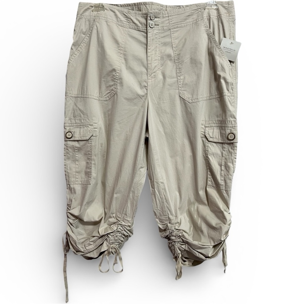 Madison Beige Cargo Capri Pants Size 14W